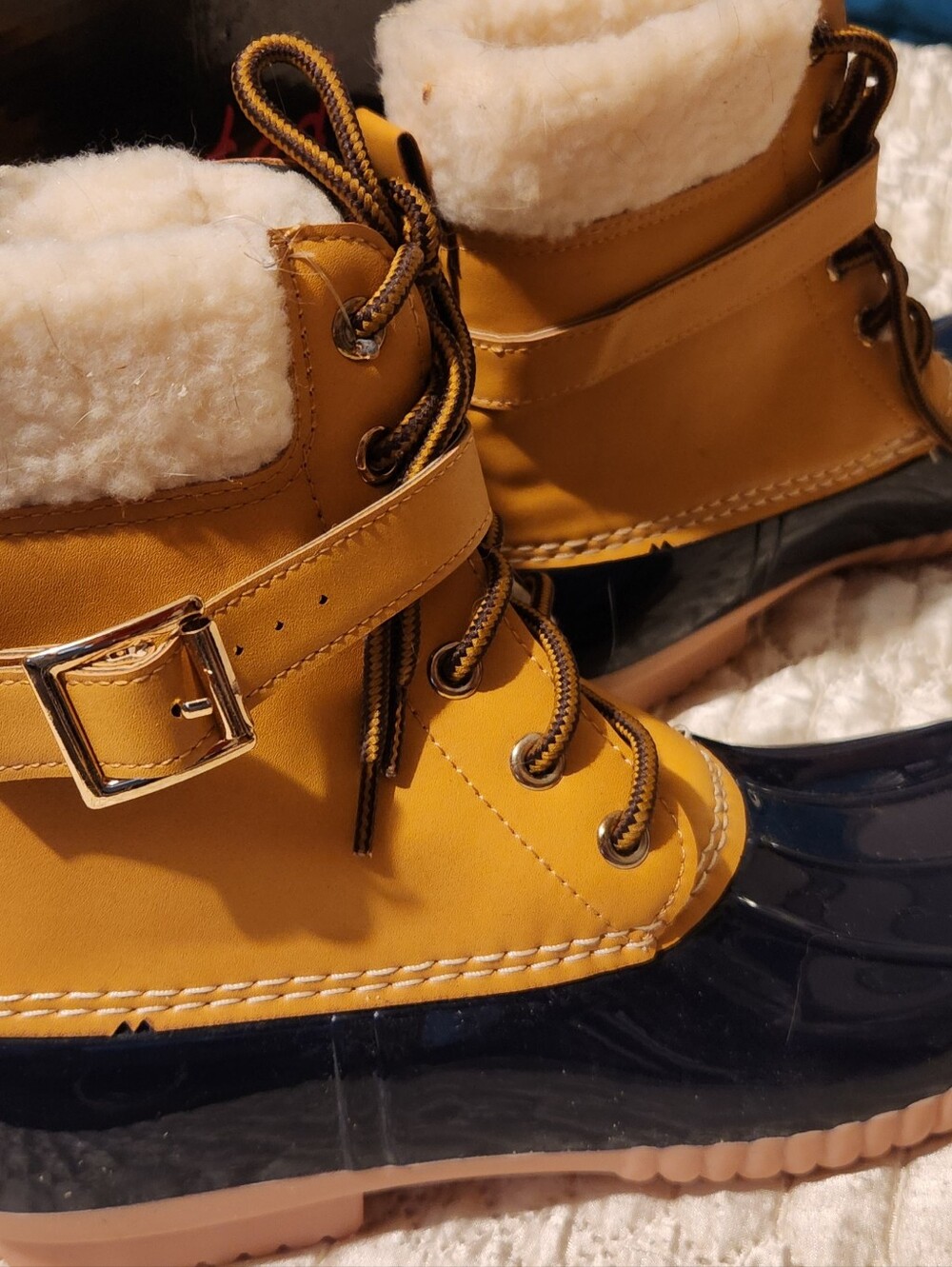 NEW Twisted SIZE 7 WHEAT NAVY Waterproof Shearling-Trim Lace-Up Winter Boots